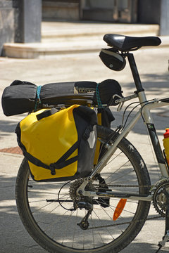 bicicleta con alforjas 