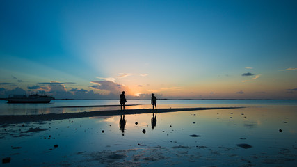 Fototapeta premium Abendspaziergang am Meer