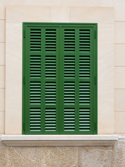 siesta – grüner fensterladen, spanien