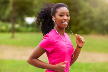 Cercles muraux Jogging Coureur de femme afro-américaine jogging à l& 39 extérieur - Fitness, peopl