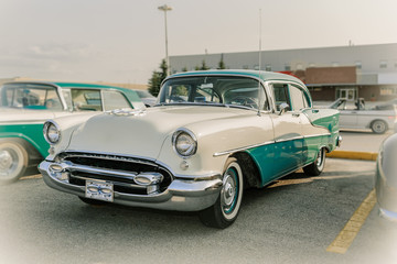 Obraz na płótnie Canvas Closeup front view of amazing gorgeous vintage classic car