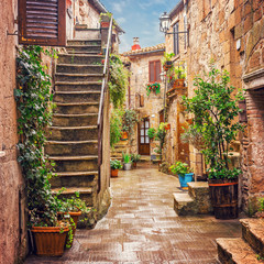 Steegje in de oude stad Pitigliano Toscane Italië