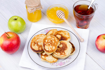 Apple pancakes with milk and honey