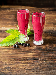 Two glass glasses with black currant smoothie