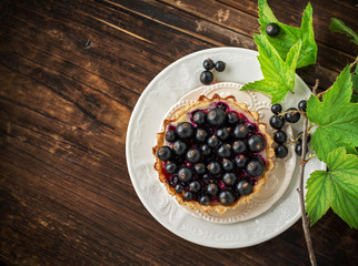 Delicious crispy tarts with black currants