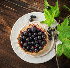 Delicious crispy tarts with black currants