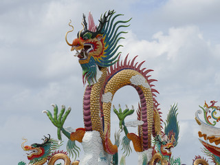 the architecture of chinese dragon statue