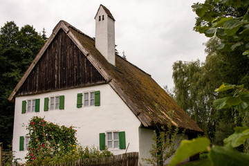 Bauernmuseum in Bayern mit Strohdach