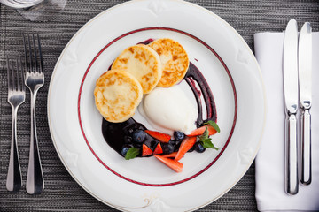 Cheesecakes with jam