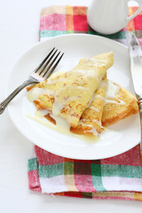 crepes with sweet sauce