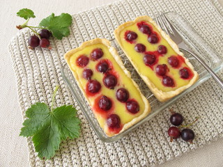 Tartelettes Kuchen mit Jostabeeren