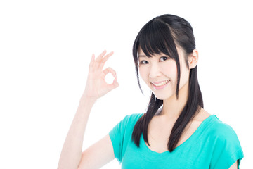 OKのジェスチャーをする女性
