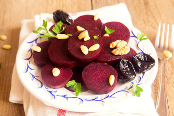 Beet salad with nuts