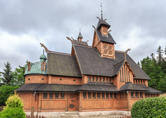 Karpacz Górny - Kościół Wang, zdemontowany w Vang w Norwegii i przeniesiony do Karpacza przez Pruskiego Króla Fryderyka Wilhelma 4 w 1841 roku