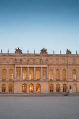 Fototapeta premium La nuit tombe sur le Château de Versailles