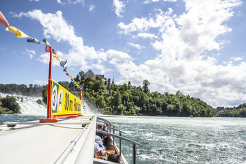Touristenboot am Rheinfall - Neuhausen - Schweiz