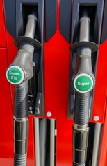 Tankstelle - Zapfhähne für Super und Super E10