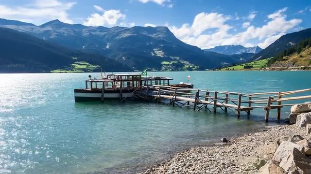 Ausflugsboot am Reschensee