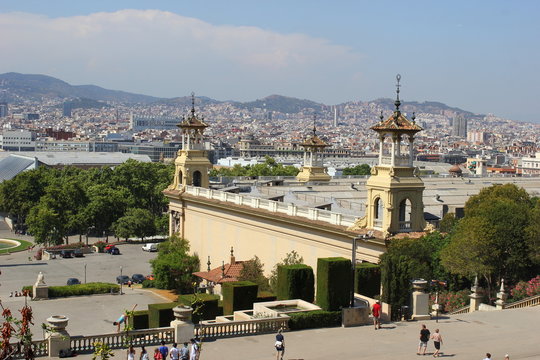 Aussicht vom Montjuic auf die darunter gelegene Stadt Barcelona