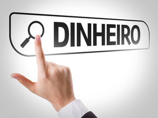 Money (in Portuguese) written in search bar on virtual screen