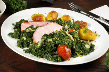 Grünkohl mit Kassler, Speck und Kartoffeln