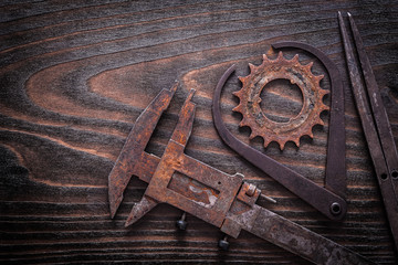 Horizontal version of rusty measuring calipers with gear wheel o