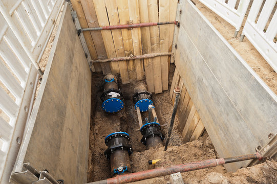 Bauarbeiten an einer Frischwasserleitung aus Stahlguss