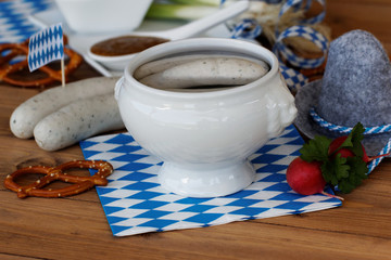 Terrine mit Weißwurst