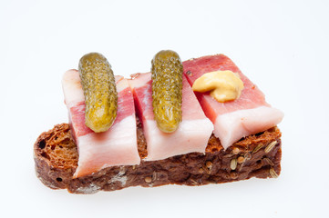 Deftiges Speckbrot nach südtiroler Art