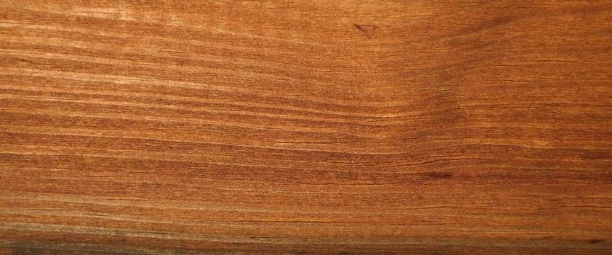 Holz Bretter geölt in dunkle Farbe. Schutzt vom Unwetter und Feuchte. 