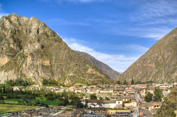 Fototapeta na wymiar View over the village of Ollantaytambo, Peru 