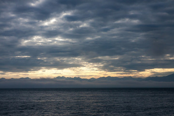 Вечерние облака над заливом