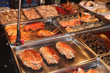 Meeresfrüchte auf dem Nachtmarkt von Shanghai