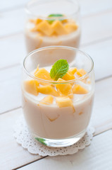 mango panna cotta, Italian dessert