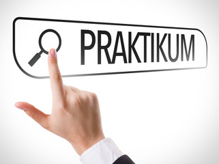 Internship (in German) written in search bar on virtual screen