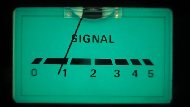 70s radio signal strenght display as, signal strenght increases while tuning the radio to a station