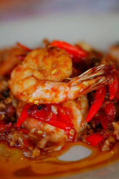 close up fried spicy shrimp with chili and garlic sauce