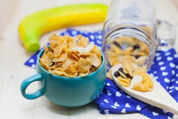 Cornflakes Caramel. Selective focus, shallow DOF 