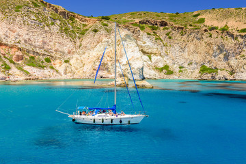Fototapeta na wymiar snow-White yacht in the blue waters of the picturesque Bay