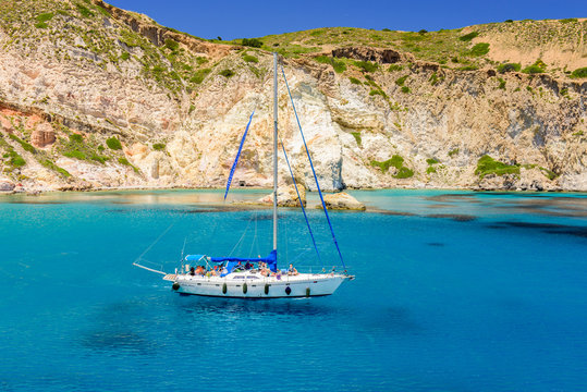 Fototapeta snow-White yacht in the blue waters of the picturesque Bay