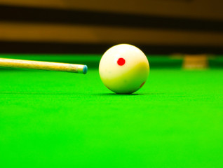 Cue and the cue ball on snooker table - 88545241