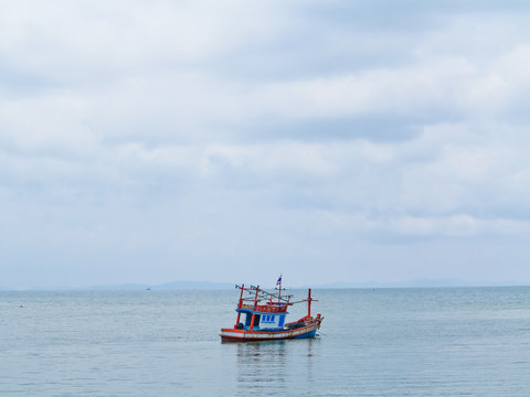 Thai fishing boat movement used as a vehicle for finding fish