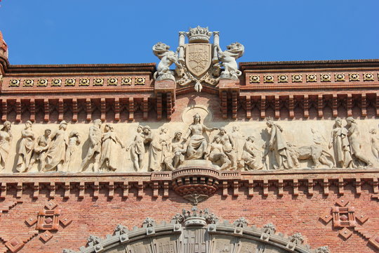 Detailansicht des berühmten Triumphbogens in Barcelona