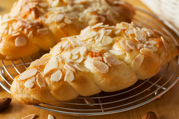 almond twist bread with sugar