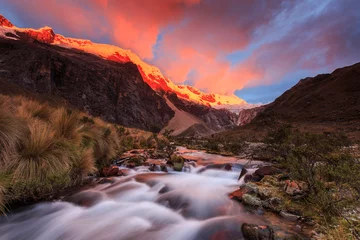 Zelfklevend behang Alpamayo Berglandschap in de Andes, Peru, Cordiliera Blanca