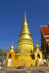 Naklejka premium pagoda with blue sky