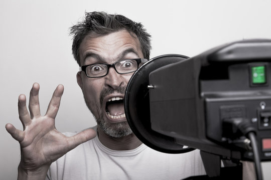 &Auml;ngstlicher Fotograf macht Selbstprtr&auml;t