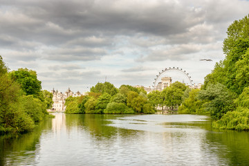 Fototapeta na wymiar St. Jame´s park at London.