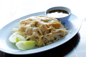 hainanese boiled chicken rice on the wooden table