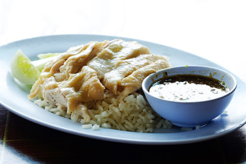 hainanese boiled chicken rice on the wooden table